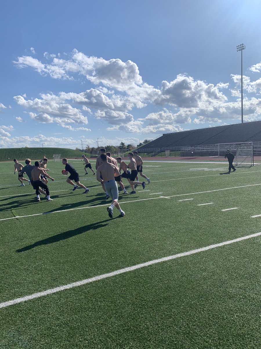 UBuffaloWREST's tweet photo. Friday Game Day...80 Degrees! https://t.co/8u2bV05Xki