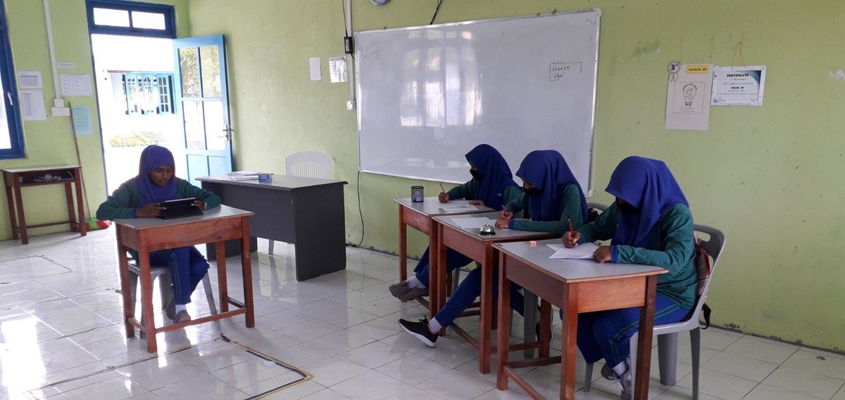 ގްރޭޑް  08  އަދި  10ގެ  ދަރިވަރުންގެ  މެދުގައި  ބޭއްވުނު  ޤްރުއާން  މުބާރާތް.  މި  މުބާރާތުގައި  ޖަޖުކަން  ކޮށްފައިވަނީ  ދަރިވަރުންގެ  ތެރެއިން  ހޮވާލެވުނު  ކުދިންކޮޅެއް.