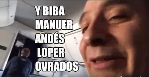 RoJoAguilera3's tweet photo. #EsDeMamador chuparle las bolas a un político. https://t.co/vCsXVWGkQ3