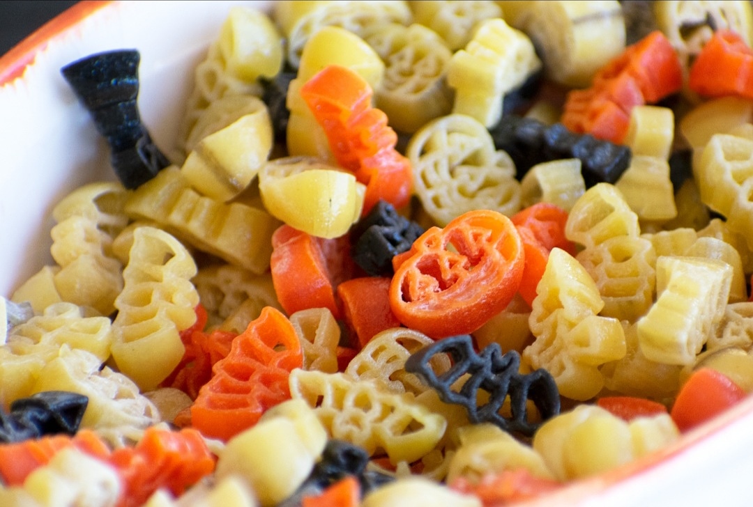 Have a fa-BOO-lous meal that your little pumpkins will love with this spooky pasta! 🎃👻🦇🧡 #halloween #pastasogood #bhameats #birminghamal #localbusiness