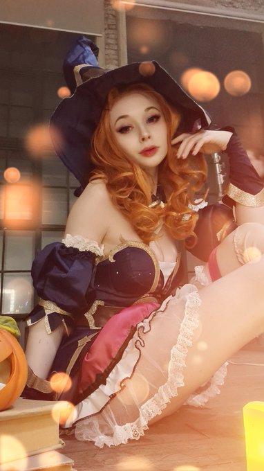 2 pic. Pretty magical Miss Fortune is ready to bewitch you 🔮💜
Grab bunch of backstages and selfies (and