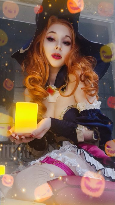 1 pic. Pretty magical Miss Fortune is ready to bewitch you 🔮💜
Grab bunch of backstages and selfies (and