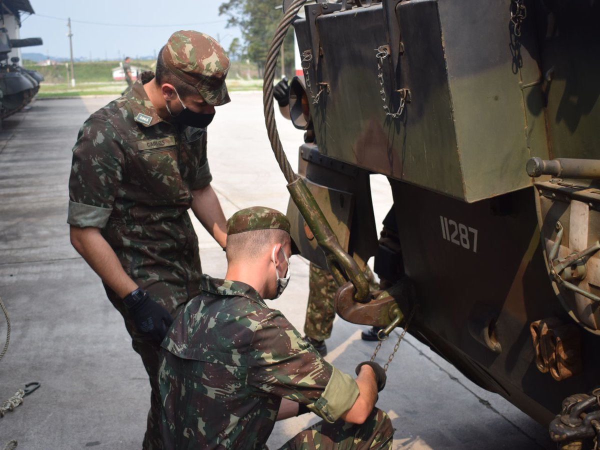 Estágio de Operador de Leopard para cadetes no 1º Regimento de Carros de Combate https://t.co/hoXKU6gwOi #BraçoForte #MãoAmiga https://t.co/wWxSjVU6s0