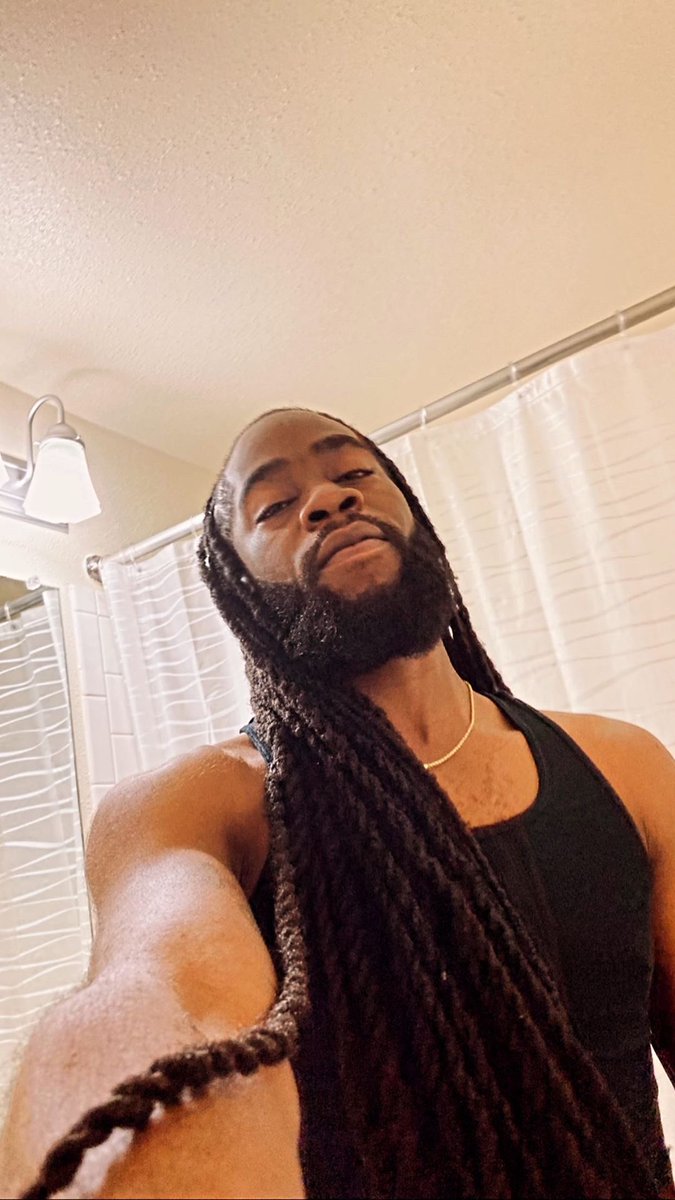 lucianslocs's tweet photo. I’m back Twitter! #MenWithLocs 
#DMVMen #BeardGang #DMVblackMen ##BlackMANjoy https://t.co/fkTFjJUj9j