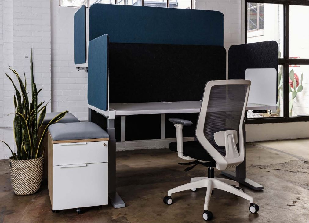 A Year in the Making, <a href="/Loftwall/">Loftwall</a> launches Parallel with <a href="/KEMSTUDIO/">KEM STUDIO</a> #office #furniture #desk #divider #COVID kemstudio.com/wp-content/upl…