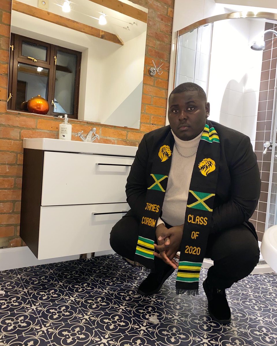 CorbinCaptures's tweet image. Did someone say GRADUATE? 🎓

Late post, but I graduated 2.1 in Film and Television Production. 📺 🎉🎈

God gets all the glory. 🥺🙏🏿 With all the things I took on my plate, I came through the other-side shining!⚡️ 

#issagraduate #classof2020 🙏🏿