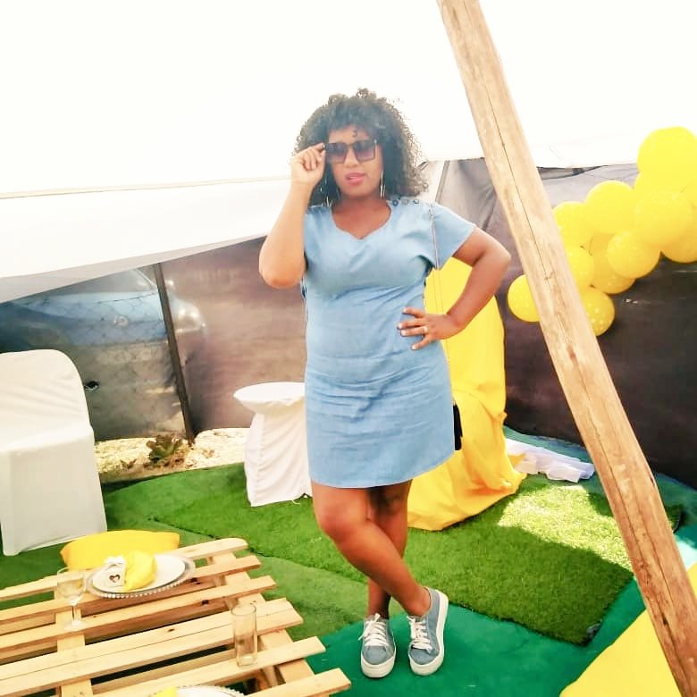 phiwe_mnguni's tweet photo. #helloyellow 💃💃💃
Let's keep on following each other😊😊😊..who knows maybe we can become friends😊😊😊🌹🌹🌹 https://t.co/UlBnu4eZaw