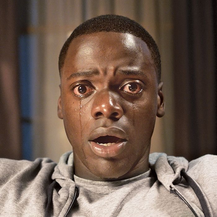 This thread starts off with Daniel Kaluuya. In  @JordanPeele’s  #GetOut,  #DanielKaluuya plays Chris Washington, a African-American man who uncovers a disturbing secret when he meets the family of his white girlfriend. For his performance, Kaluuya received an  #Oscars nomination.