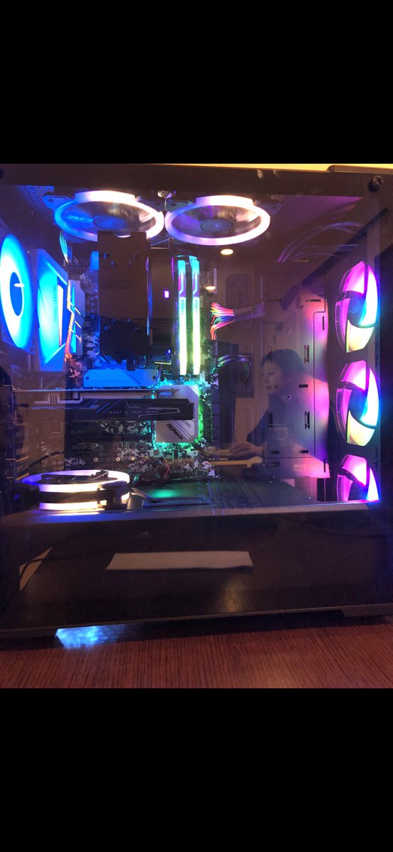 officetk3's tweet photo. 飾ってる日一つ前のとふつまうのとメインcpマザボとグラボ
全部のばーつじゃないけど
アピってぁく　笑
#ASRock https://t.co/PJUwMeDy3G