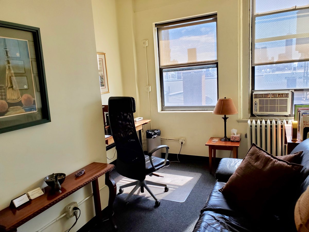 TherapyOfficeNY's tweet photo. Greenwich Village Therapy Office. AICL Professionals NYC Therapy Office Rentals. #NYC #therapy #office #rental  #aiclprofessionals #psychotherapy #therapy #Psychiatry #socialworkers #counselling #Manhattan #MentalHealth #MentalHealthMatters #GV https://t.co/wxbGGlXFOP