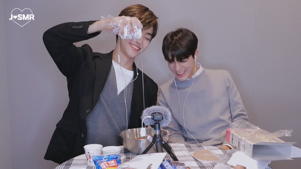 รอยยิ้มแกน่ารักจังวะตอนอยู่กับเขา