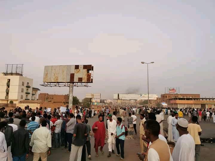 Arkweet0's tweet photo. تنسيقية لجان مقاومة أحياء الخرطوم شرق
مكتب الميدان

اعتصام الجريف شرق (كبري المنشية)
تقرير ميداني - الجمعة 23 اكتوبر 2020م
اليوم الثالث للاعتصام https://t.co/uCbKCjvfm8