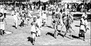 a crowd gathered under the leadership of prominent saints, which had thousands of gaurakshas and sadhus, a majority of them were naga Sadhus. All were marching towards Parliament, and the environment was reportedly 'relaxed, almost festive' per a report by the The New York Times