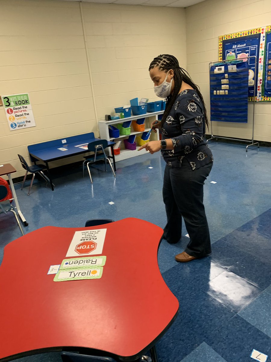 OESrockSTARS's tweet photo. Room check time! The admin team conducted room checks to ensure safety measures and protocols are in place and ready for Monday! #HybridLearningModel @FCPSchoolsTN https://t.co/3ZIFX57sVY