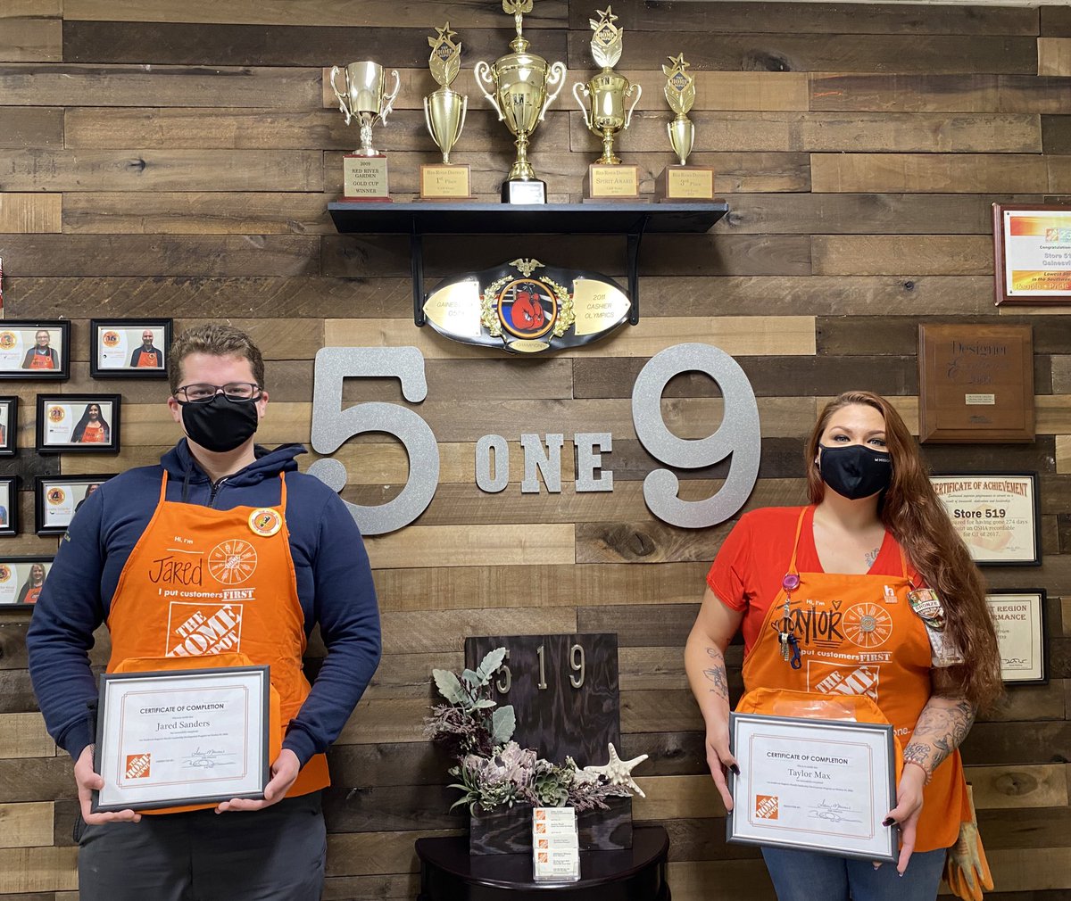 JustinCarter518's tweet photo. D137 Associate Advanced graduates 🎓 representing Gainesville, TX! Jared &amp; Taylor, we are excited 🧡 to follow your continued 💪🏼 growth! #development 👩🏻‍🎓👨🏻‍🎓#orangeblooded 🍊#shinelike5one9⭐️ https://t.co/iGA3Qa5em0