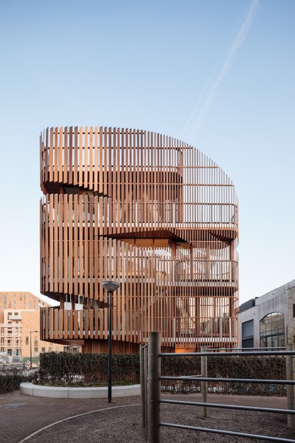 PEFC_NL's tweet photo. Op het Amsterdamse Zeeburgereiland zijn twee opvallende zogeheten Freebooter-appartementen gebouwd met uitzicht op het IJ. Een duurzame eye-catcher bestaande uit PEFC-gecertificeerd hout! 👏 https://t.co/GUtylQrcTf
#architecture #WAF19 #wood #construction #freebooter https://t.co/ZNyxuc31de