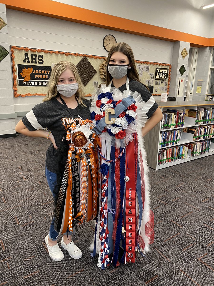 alvinjacketslib's tweet photo. HoCo 2020 - Good luck tonight Jackets! 🏈 🏐 #texasmums https://t.co/AY8xiVrBuy