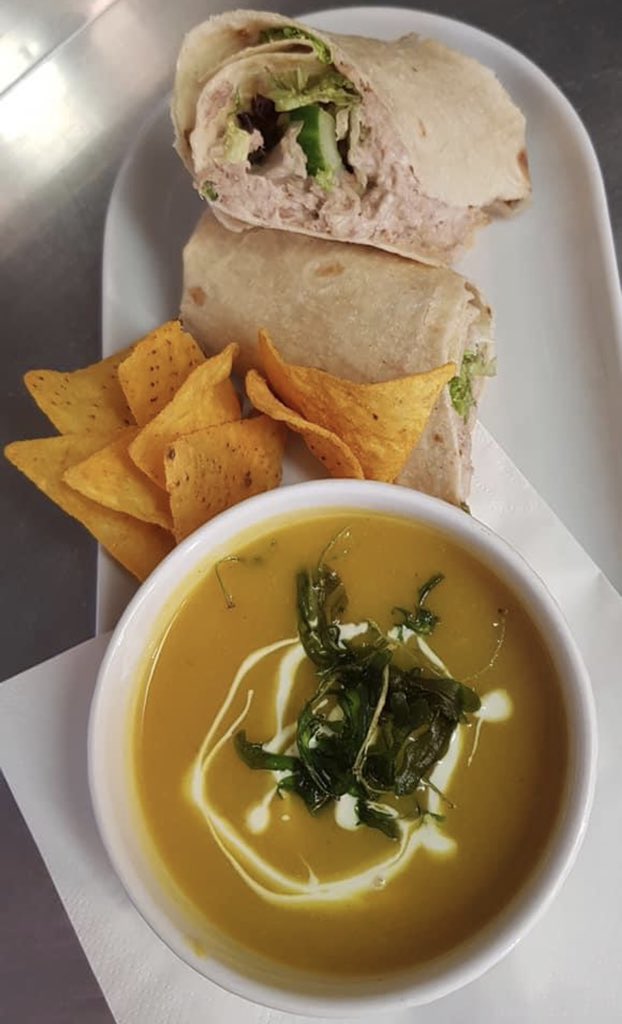 RedBadlesmere's tweet photo. One of our work desk lunches going out.
Spiced butternut squash soup
Tuna mayo and cucumber wrap.
Hot fresh bean to cup coffee. https://t.co/GHtG7HXq5q