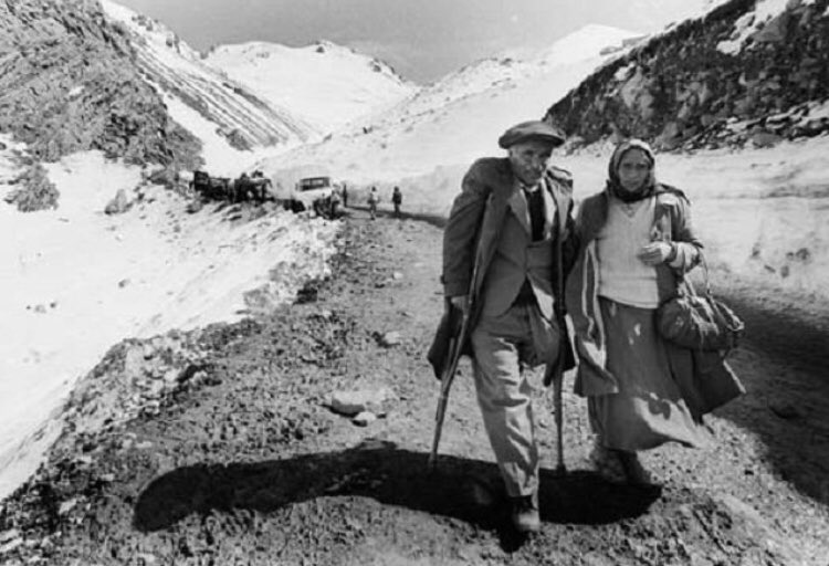 Banucicek_H's tweet photo. As a kid I always believed in #Justice. Justice for almost every single living creature on this Planet. But then I grew up old enough to read about #Khojaly and #1MillionAzerbaijaniRefugees who are still waiting for that #Justice to be served! @SecPompeo
#HumanRightsMatter https://t.co/vl4JvRXUhs