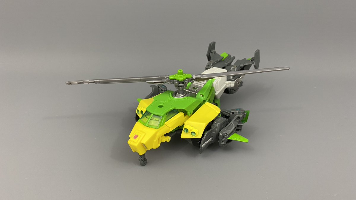 cophonz's tweet photo. #Transformers #Generations #Voyager class #IDW #Springer by #Hasbro. Made a #youtubevideo showcasing the Helicopter, car and robot mode plus a very clear #transformation sequence.

The video: https://t.co/n59fjwl5fq

Here some pictures! https://t.co/PFzsAtLI5O
