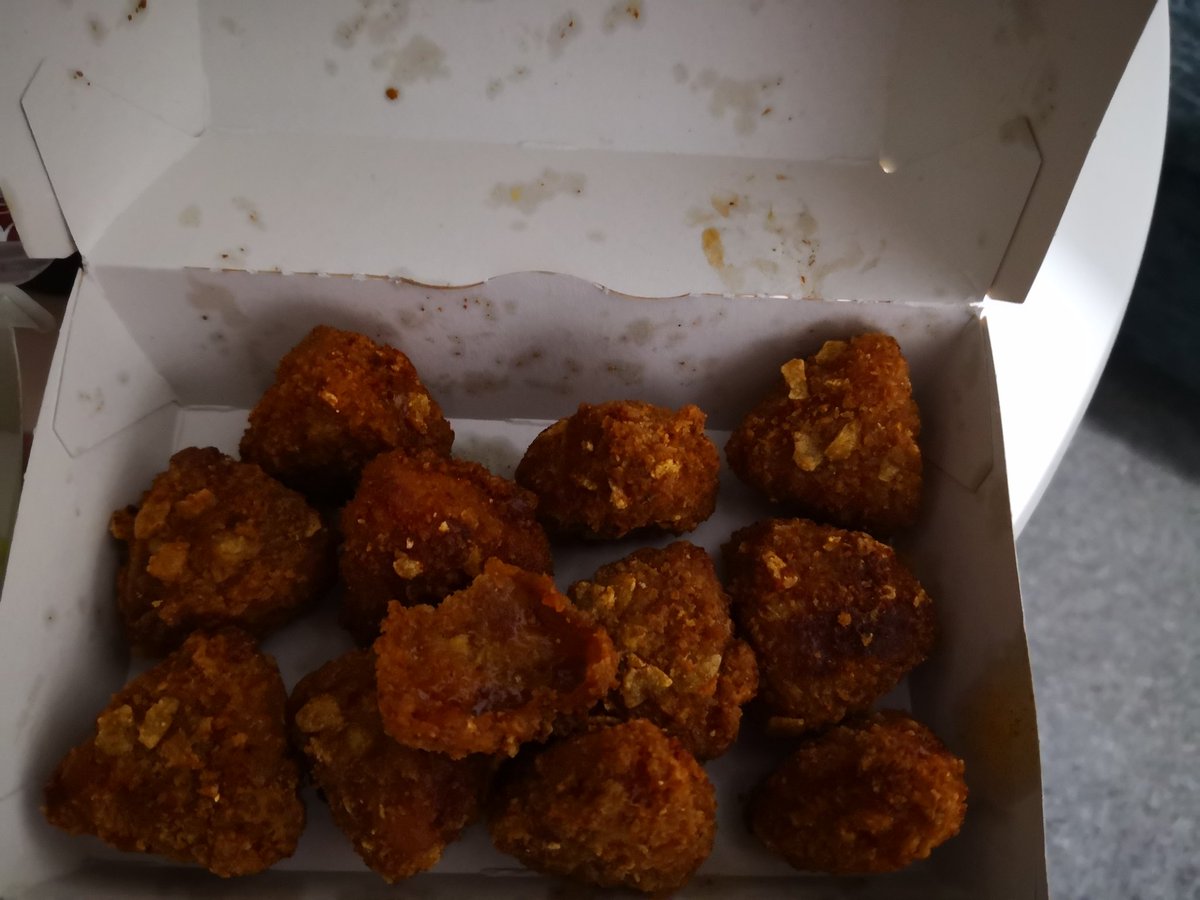 SarahP_BCN's tweet photo. So not happy at this moment ordered food @McDonaldsUK @McDonalds #McDonalds, my share box cheesy nachos are burnt!! Rang the store and they told me I have to speak to @UberEats? Have @McDonaldsUK lost the plot they only deliver them not cook them!! 🤯🤯😡 #fuming https://t.co/h6T7Pn9P9L