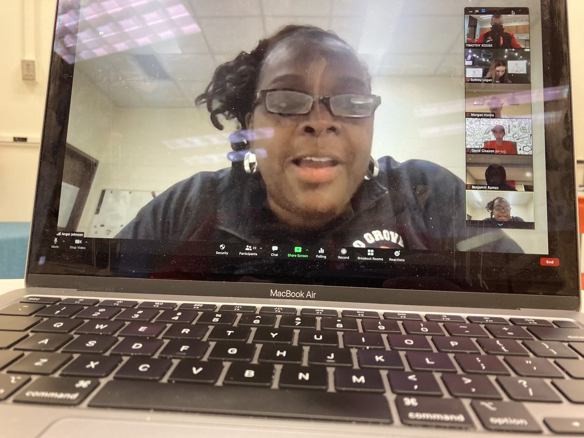 KozKnowz's tweet photo. Amazing conversation with Dr. Johnson as she shared experiences at Harper HS and CPS. A transparent discussion about building relationships, creating safe spaces for students, & making a lifelong impact. Inspiring #214EdPrep future educators! @District214 @BGHSPrincipal @jmaraldo https://t.co/EMIwdnhAKK
