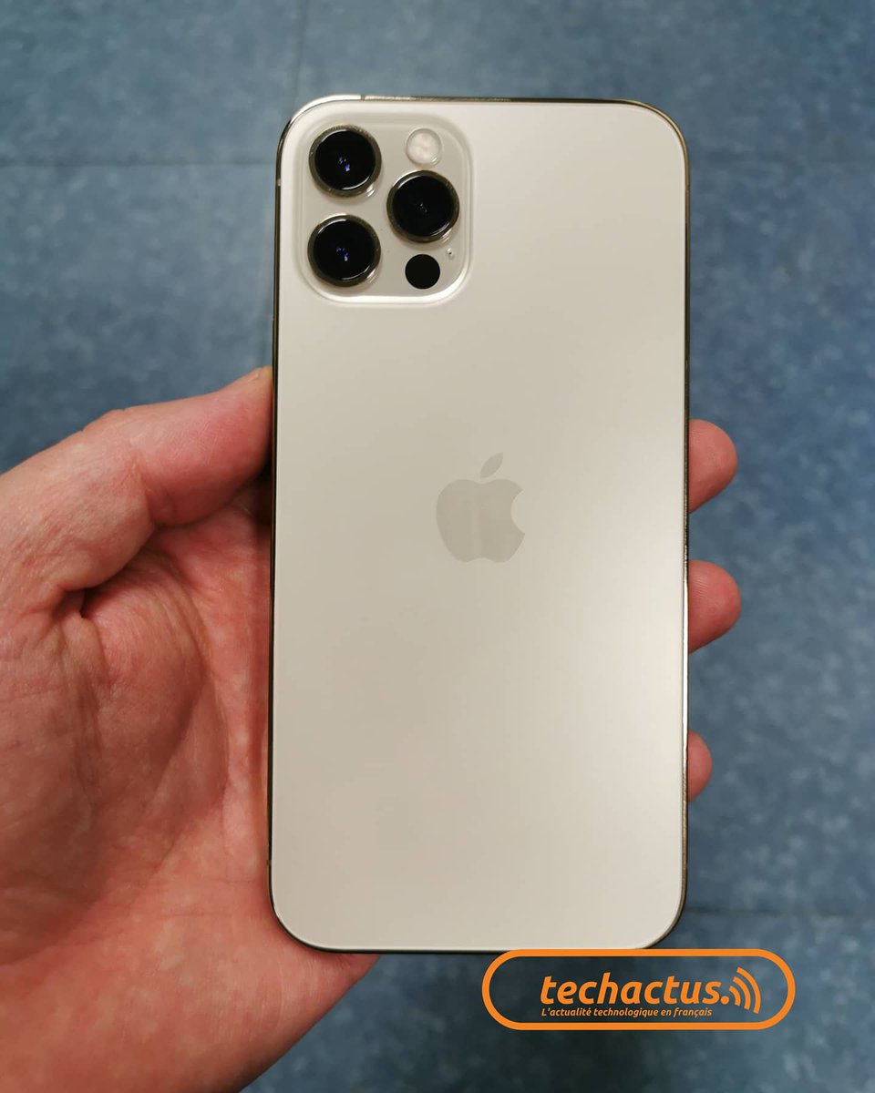 SPEEDStealthHQ's tweet photo. Voici donc l'iPhone 12 Pro, ici en version Gold
J'avoue il est beau...

#iphone12 #apple #iphone12pro https://t.co/eGmJlIpOfW