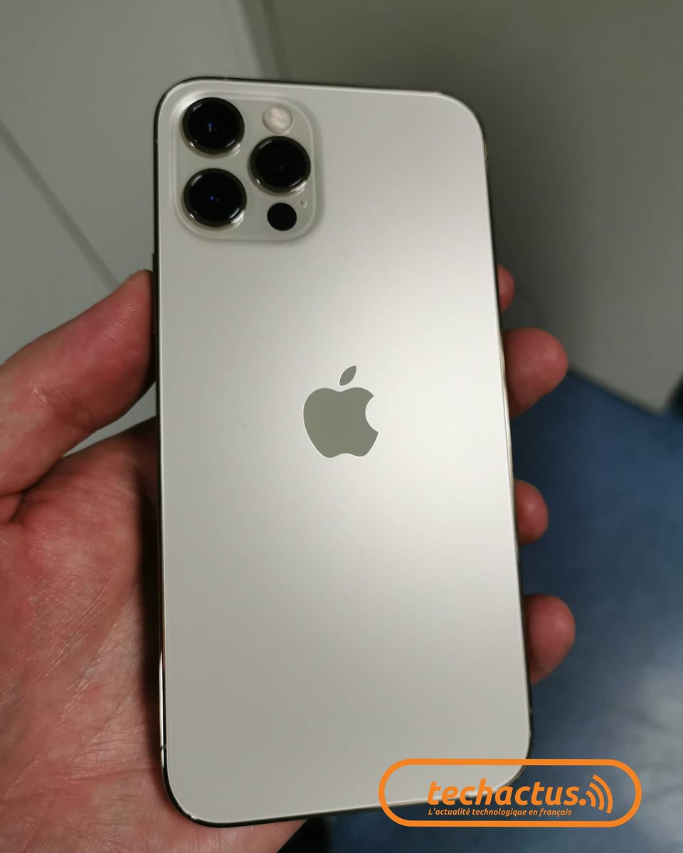 SPEEDStealthHQ's tweet photo. Voici donc l'iPhone 12 Pro, ici en version Gold
J'avoue il est beau...

#iphone12 #apple #iphone12pro https://t.co/eGmJlIpOfW