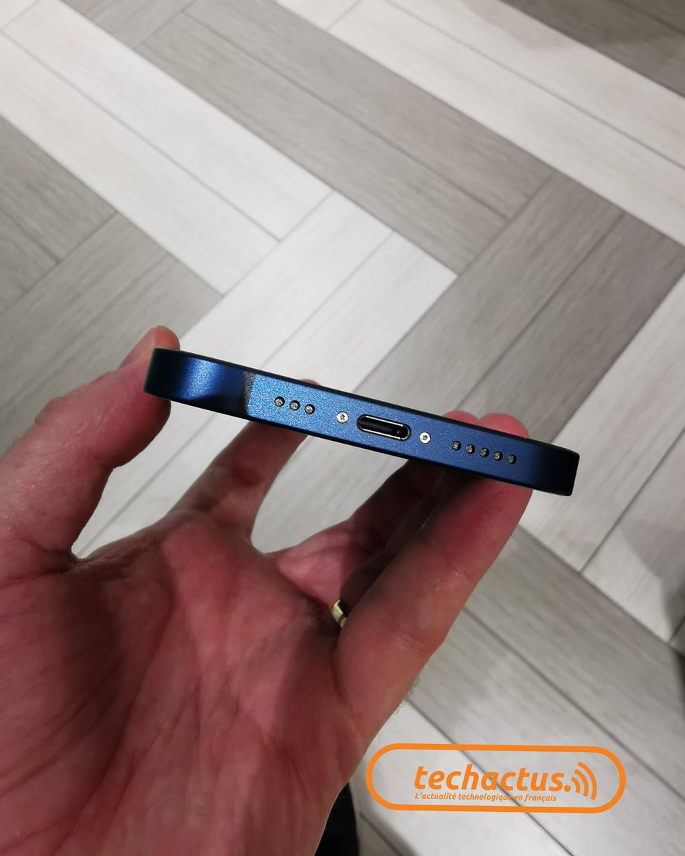 SPEEDStealthHQ's tweet photo. Et voici l'iPhone 12, en version Blue
Superbe

#iphone12 #apple https://t.co/BE4N2FnXz9
