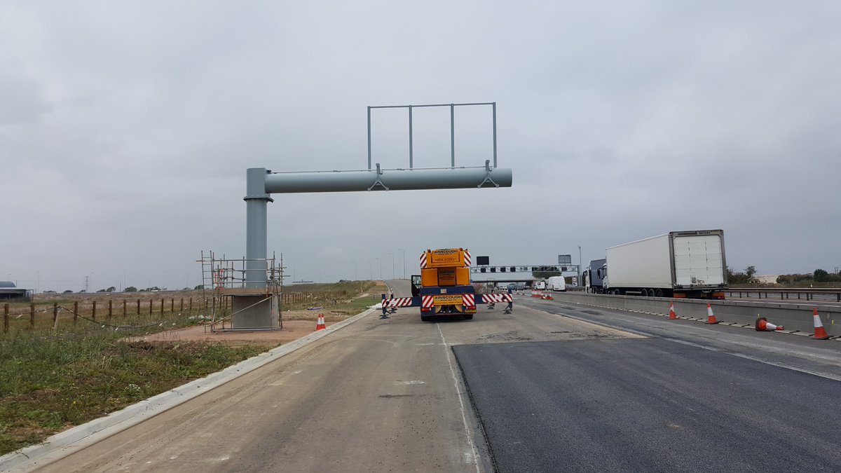 That's probably enough for one night! Some final pics to finish, this is the M1 J11a northbound exit slip gantry, two AMIs (Lane Indicators) and lane guidance signs, probably one of my favourites despite its small size. END/ #construction  #civilengineering