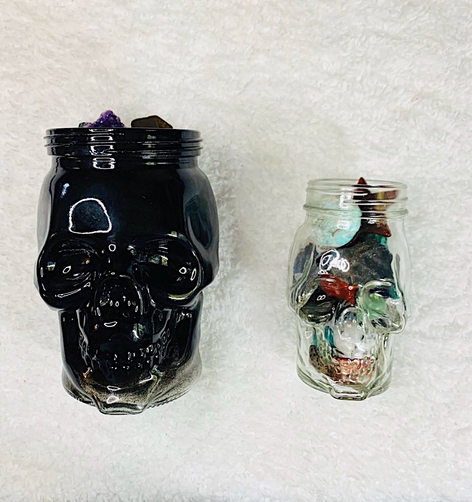 artbyjacstudio's tweet photo. 👻🖤SPOOKY SZN GIVEAWAY🖤👻
                       (Finale!)
To enter:
🎃follow me!
🎃retweet this tweet!
🎃retweet my pinned tweet!

Extra Entries:
🎃tag friends!

2 winners! 1st winner gets the Black Skull of crystals and 2nd winner gets Clear Skull of crystals

👻Ends 10/25👻 https://t.co/dbG2NbXhla