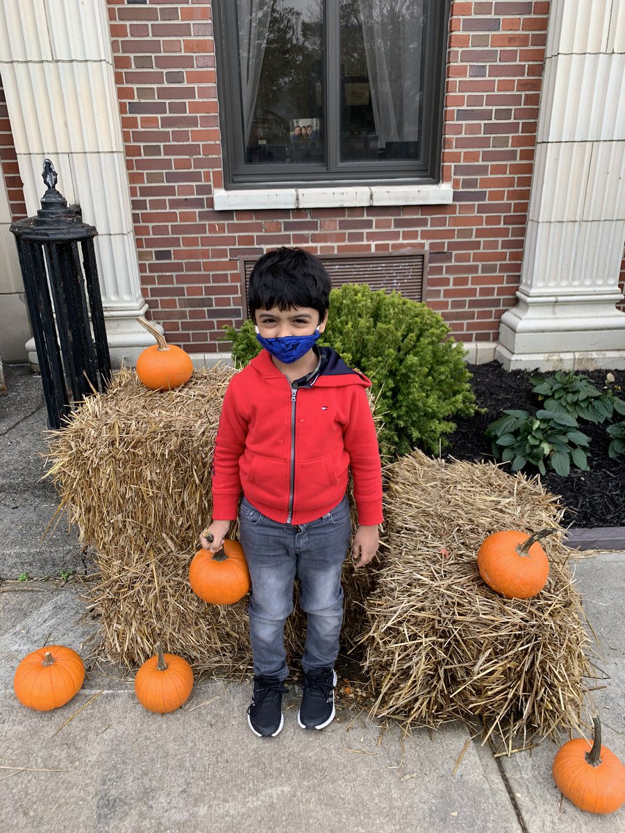 MrsRosso21's tweet photo. Our pumpkin patch at FAS was so festive and fun. https://t.co/bB8JuWDVVe