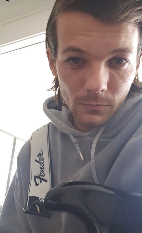 niallgolfcap's tweet photo. OKFG HES SO PRETTY YEE https://t.co/1cpd3Rxxco