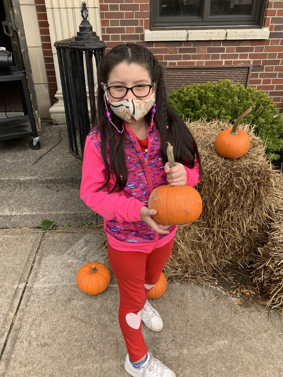 MrsRosso21's tweet photo. We had so much fun picking a pumpkin. https://t.co/5MG1j2wxOM