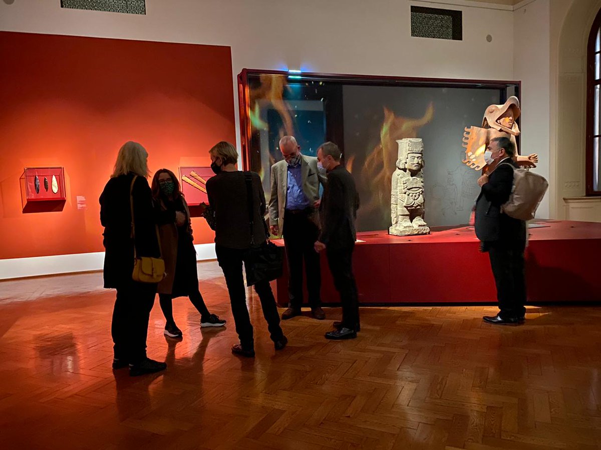 INAHmx's tweet photo. #AztecasEnEuropa #INAHEnMovimiento 🍃

La exposición "Aztecas" que se presenta en el Weltmuseum, de Viena, exhibe piezas selectas e ilustrativas —algunas inéditas para el público europeo—, que ayudan a comprender su significado y función cultural originales. #DiplomaciaCulturalMX https://t.co/LiSfcPvGho
