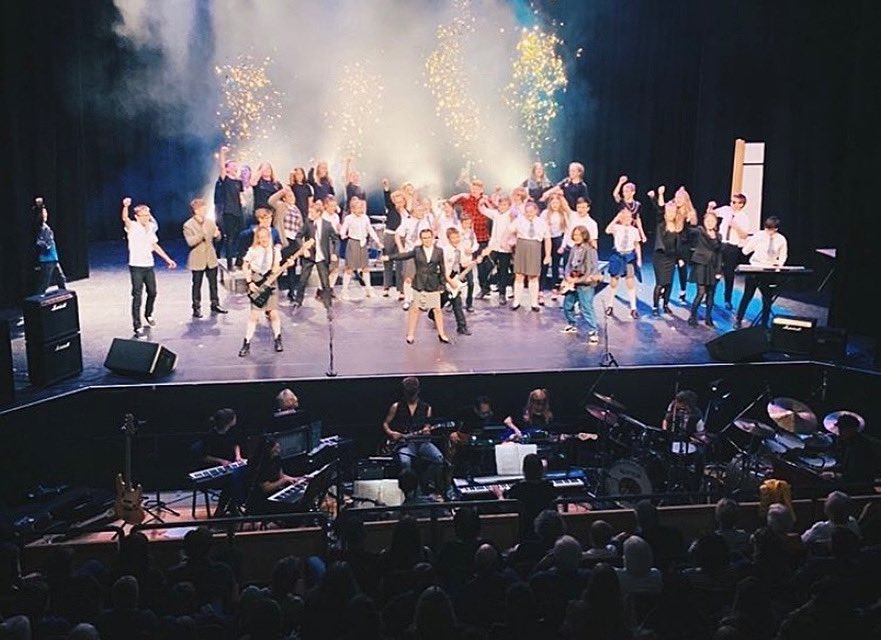 GHSExpressArts's tweet photo. Our first performance of School of Rock was a year ago today! What an amazing cast, what an amazing crew and what an amazing experience! Roll on the next one‼️🎭 https://t.co/DbAOylZDov