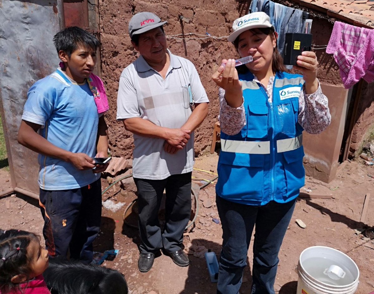 Agencia_Andina's tweet photo. Representantes de diversas organizaciones comunales de las provincias de la Región Lima aprendieron sobre cómo mejorar la calidad del agua potable que se distribuye en sus localidades💧 https://t.co/89La2NY2m7 https://t.co/Mo7qyvSYA6