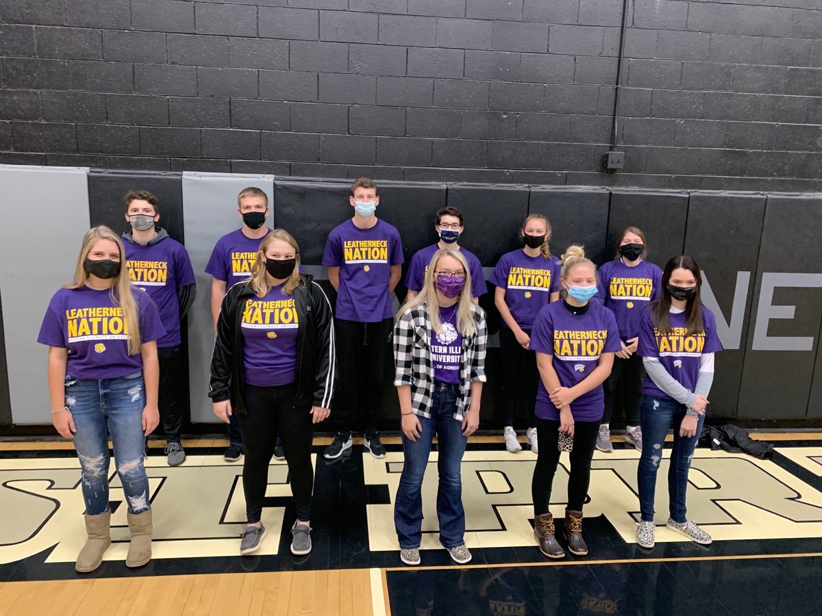 JamiMinter's tweet image. A big thanks goes out to WIU for donating t-shirts for our college awareness day! These seniors are wearing them proudly. 💜💛 @WIUAdmissions #WestPrairieProud