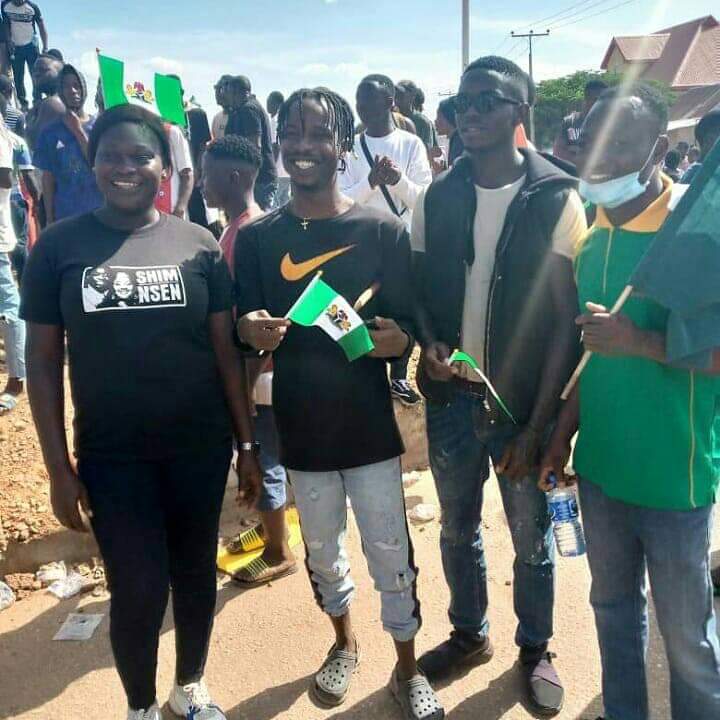 6xers1's tweet photo. Look who we bumped in 2 @officialnairam1 @Zlatan_Ibile @BellaAlubo @Poco__lee @Olamide @wizkidayo #EndSarsNow #EndPoliceBrutality #EndSARS  #DoubleGanger https://t.co/UKmbpPS7Dx