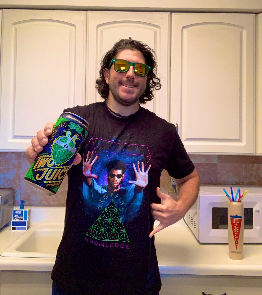 2RoadsLee's tweet image. TGI(@2RoadsBrewing)F!!! Be safe &amp;amp; healthy &amp;amp; kind out there, friends. Cheers!
#droppingknowledge 
🍺❤️🍻☀️