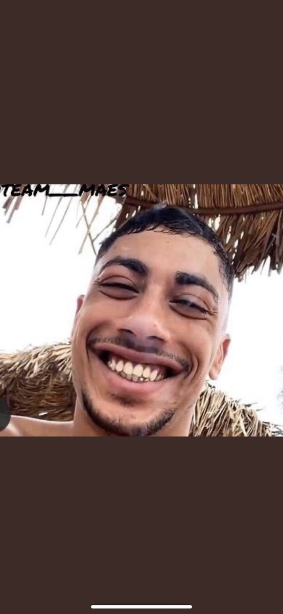 BadKirua's tweet photo. c’est le week          les serveurs EA 
jvai bien profiter      ne sont pas 
pour améliorer       disponibles
mon équipe FUT   actuellement.

#fifa21 https://t.co/IgN5JkOEEf