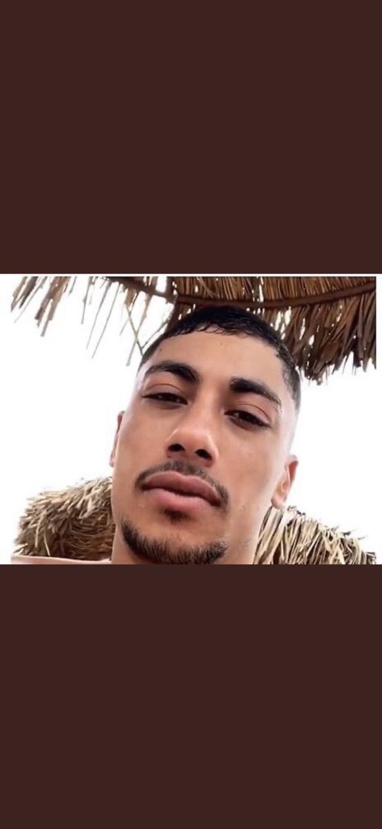 BadKirua's tweet photo. c’est le week          les serveurs EA 
jvai bien profiter      ne sont pas 
pour améliorer       disponibles
mon équipe FUT   actuellement.

#fifa21 https://t.co/IgN5JkOEEf