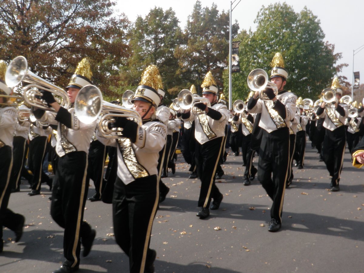 On to the parade … with  @RussWKYC as Grand Marshall.