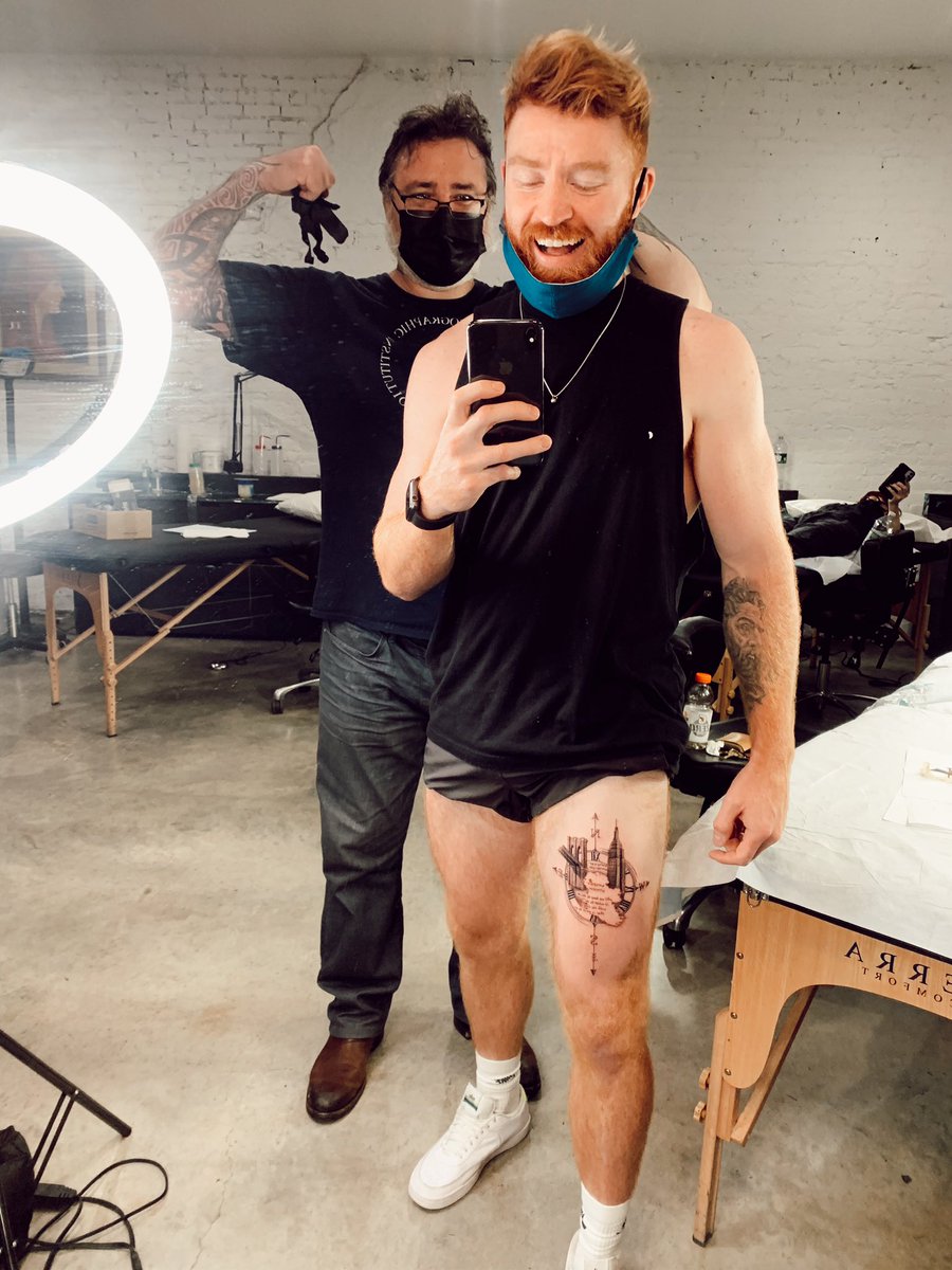 DanielYankee92's tweet photo. New Ink!! Thank you @EastSideInkNYC #joshlord βAll we have to decide is what to do with the time that is given to usβ #legtattoo #tattoo #lotr #timeclock #compass #eastsideinktattoo https://t.co/ysgOzrBBvS