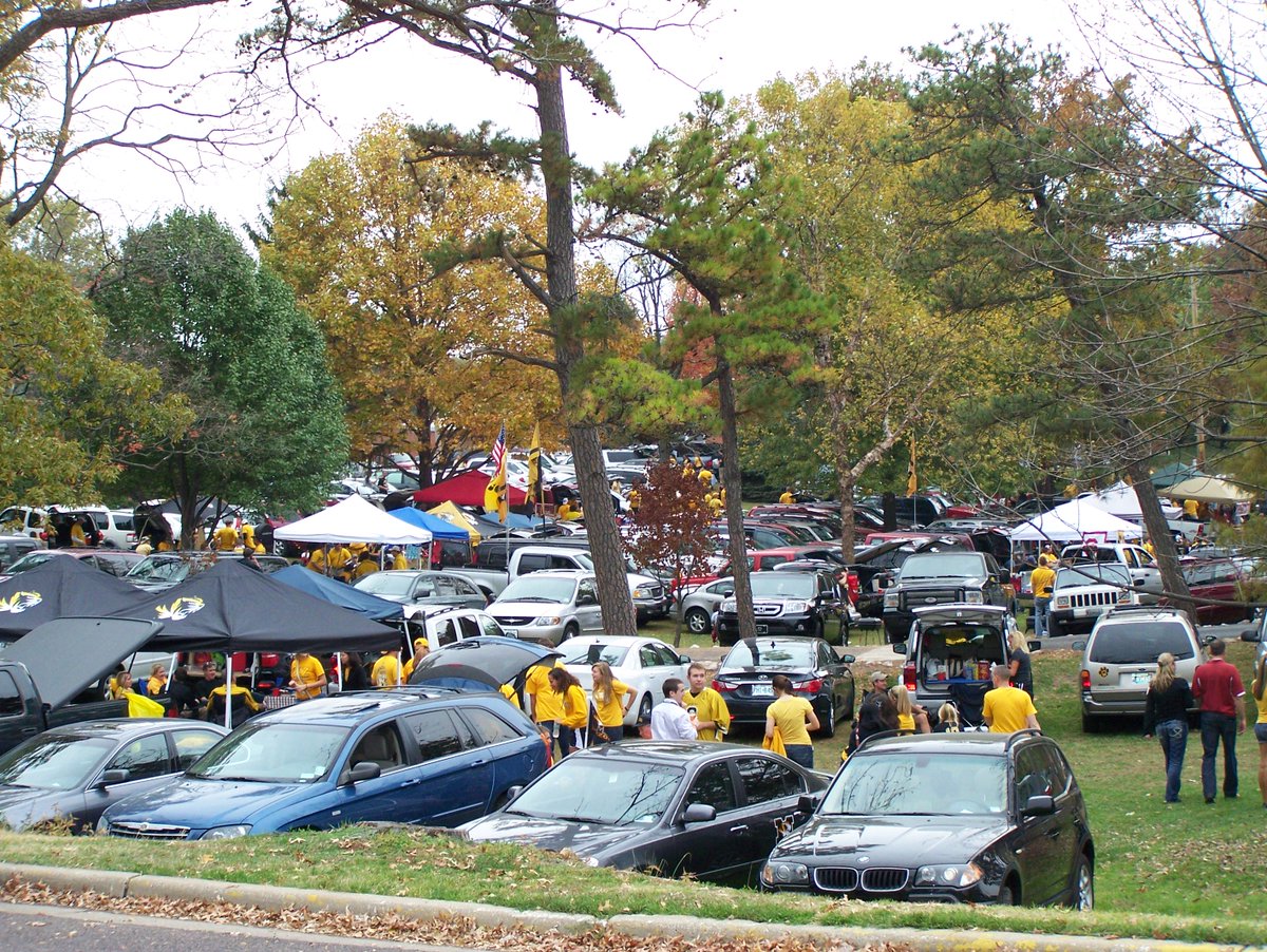 And then tailgating at  @PhiPsiMizzou and on to Tiger Walk …