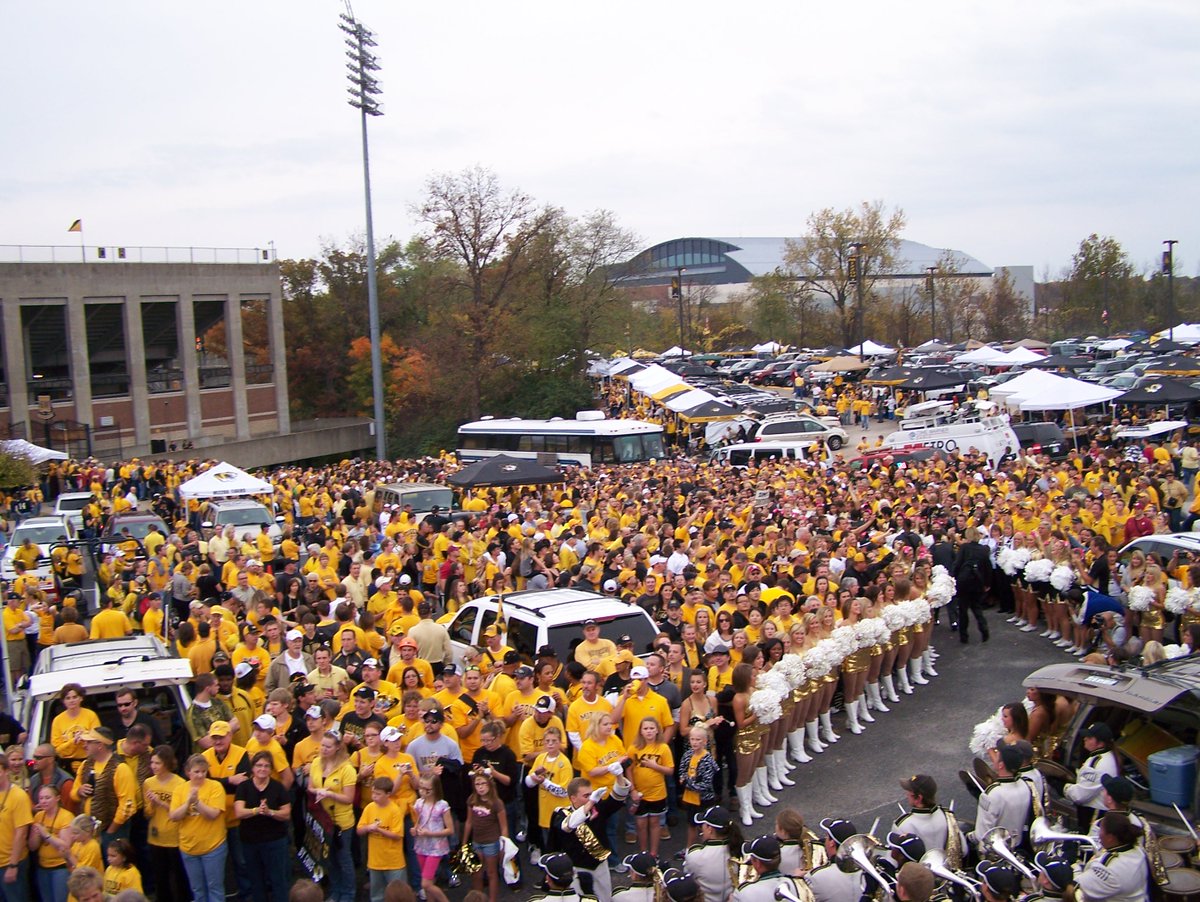 And then tailgating at  @PhiPsiMizzou and on to Tiger Walk …