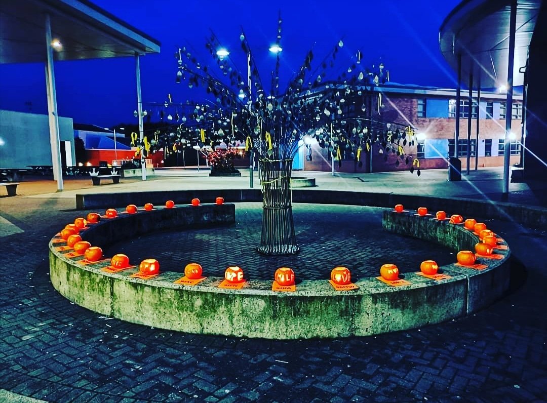 SpringyABTeam's tweet image. Flashback to last year&apos;s end of term celebration. This was the outcome of a Wellness Wednesday activity hosted by @springyabteam 🧡 #antibullying #changemakers #makeadifference #bethedifference #promiseofhope #icanwecan #mentalhealth #bekindtoyourself #bekindtoothers