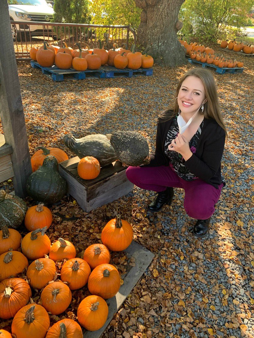 ServproPlymouth's tweet photo. Jen and Jess at Bramhall's Country Store picking out our SERVPRO pumpkin and enjoying some of their delicious ice cream from the farm stand! 
🎃🍦 
They couldn’t have picked a better day! ☀️🍂
#TGIF #SupportLocal #PlymouthMA #Pumpkins #SERVPROPlymouth https://t.co/cjuAfJXR3o