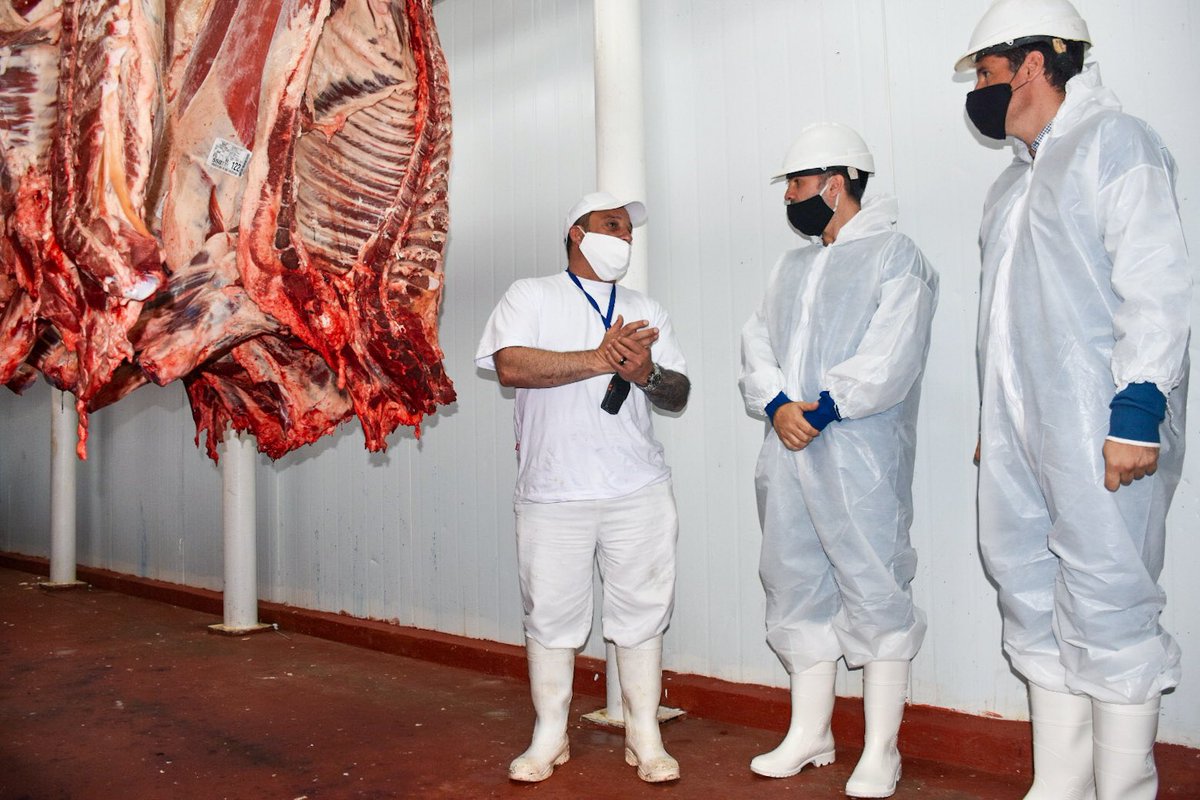 EcharrenF's tweet photo. Luego visitamos el Frigorífico local #SuperBeef donde se recuperaron más de 50 puestos de trabajo.
Este espacio de producción tiene la proyección de crecer y generar alrededor de 100 nuevos puestos para familias de #Castelli 👏 Seguimos trabajando para aumentar el empleo 💪 https://t.co/Gu5hzSVqV5