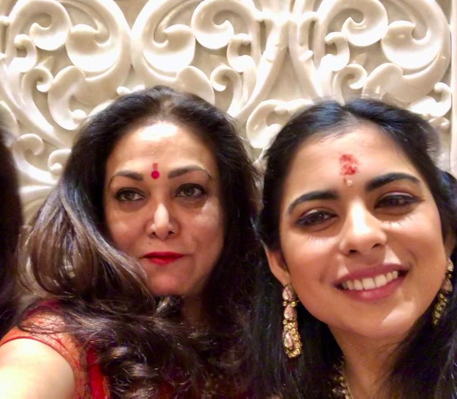 _IshaAmbani's tweet photo. The Most Beautiful Gift I Received On My Birthday Was Good Wishes And Greetings From My Beautiful #TinaAmbani Aunty Ji #LoveYou ❤️ Thank You So Much ❤️ https://t.co/2BjKO6cQOD